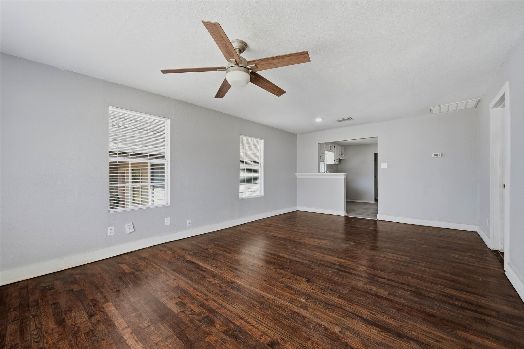 215 W Walker Street – photo 5