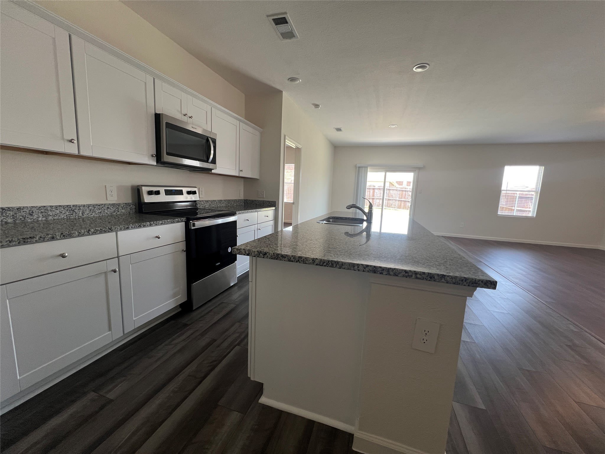 711 Camden Drive – photo 2