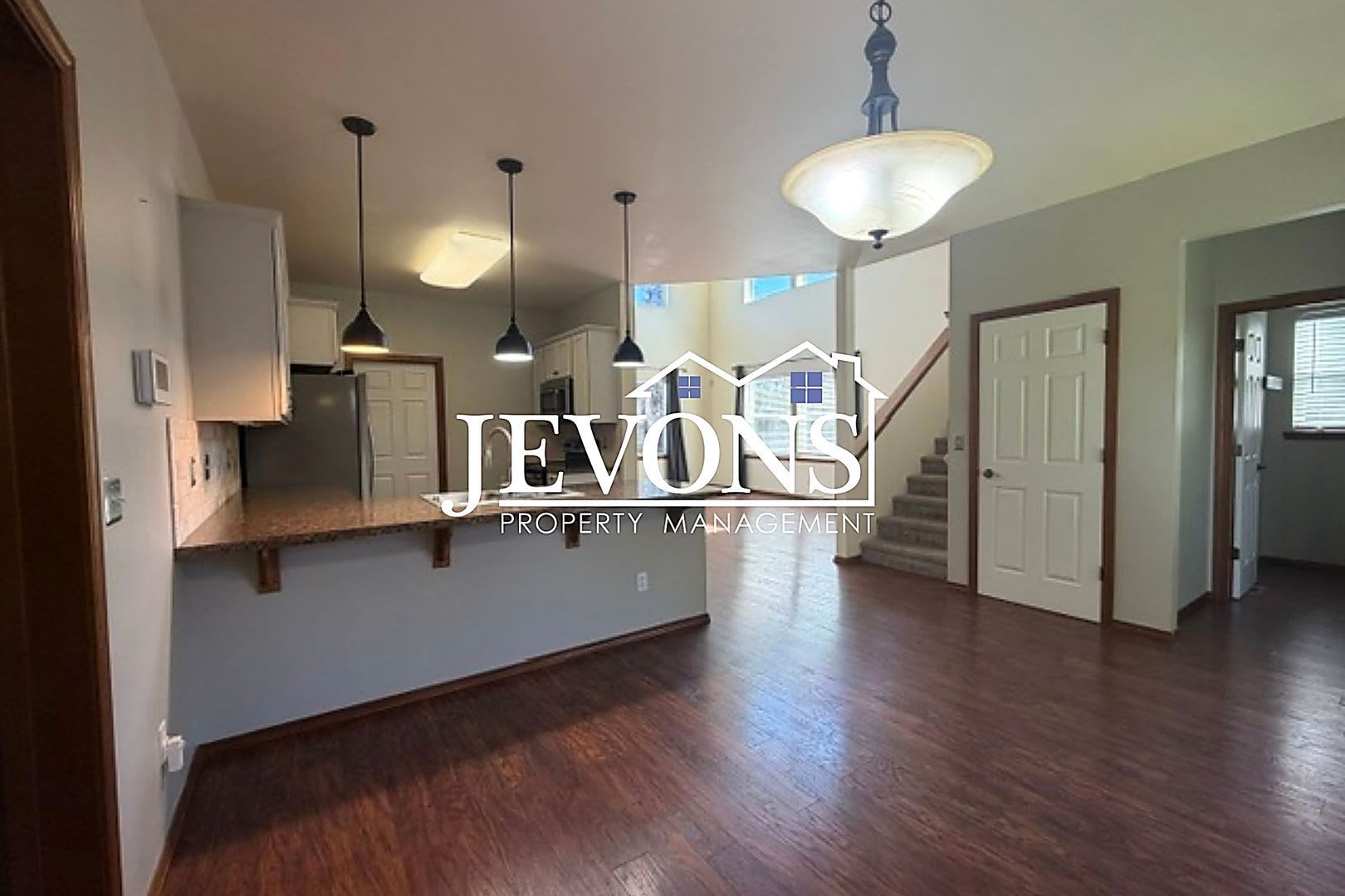 Spacious 3 Bed / 2.5 Bath Home in West Yakima with Large Bonus Room – Lawncare & Pest Control Included – photo 2