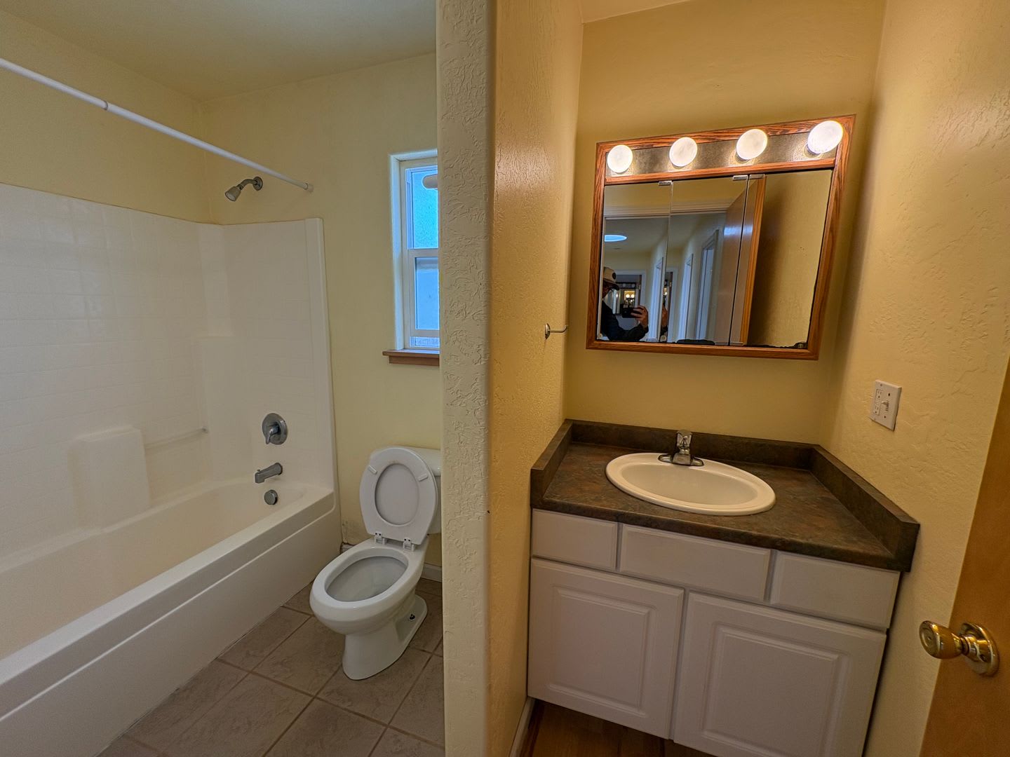 4 Bedroom, 2.5 Bathroom Home in Arcata – photo 4