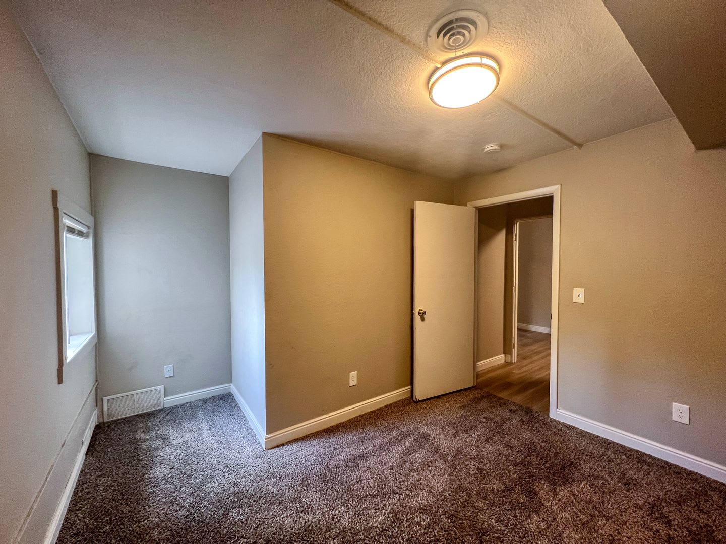 Private Bedroom Available Across from UNC – photo 3