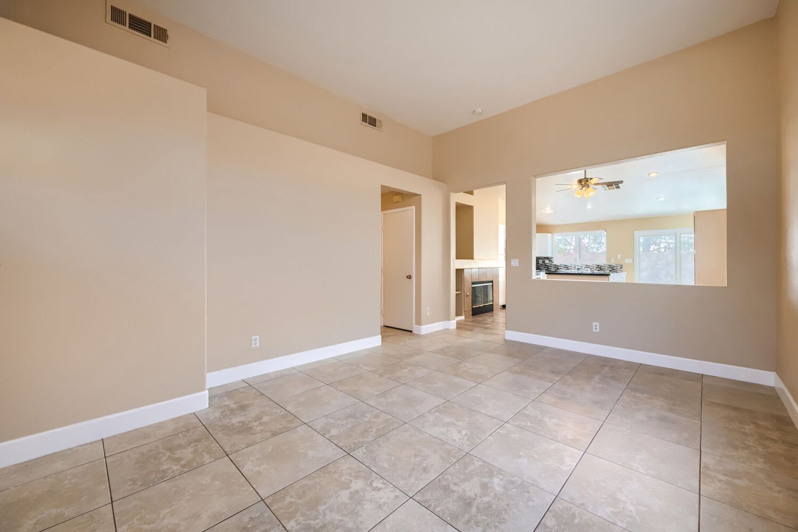 Move In Special 300 Off First Month Rent Beautifully Updated 3 Bedroom Home With Designer Kitchen Cozy Fireplace – photo 4