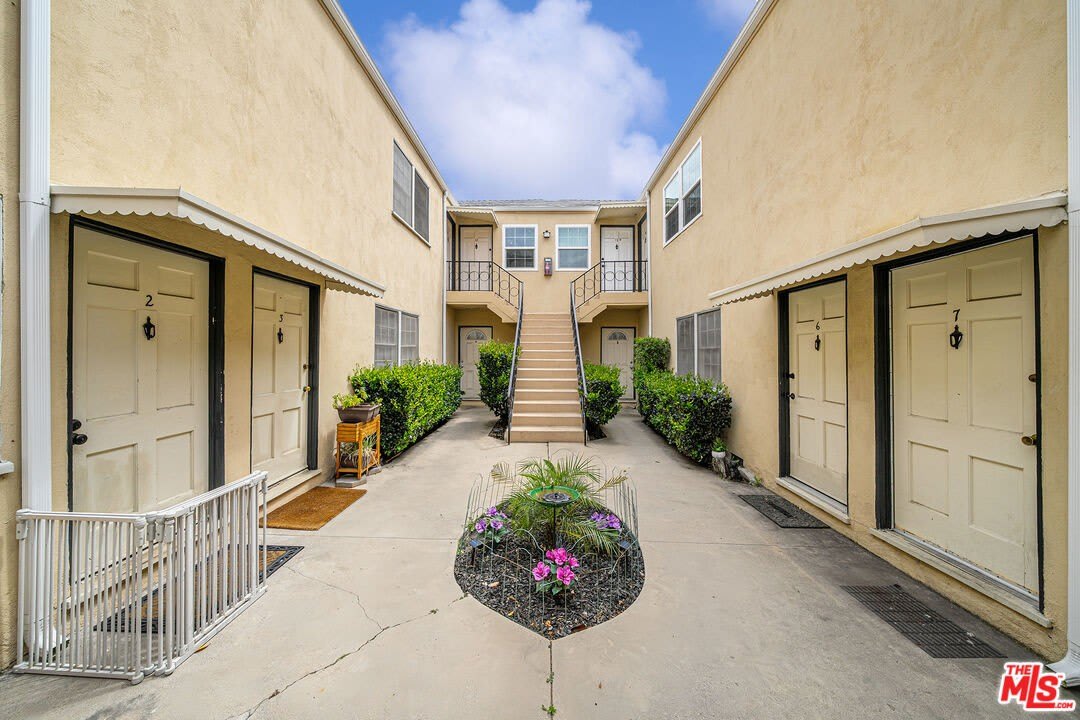 1238 S Beverly Glen Blvd – photo 2