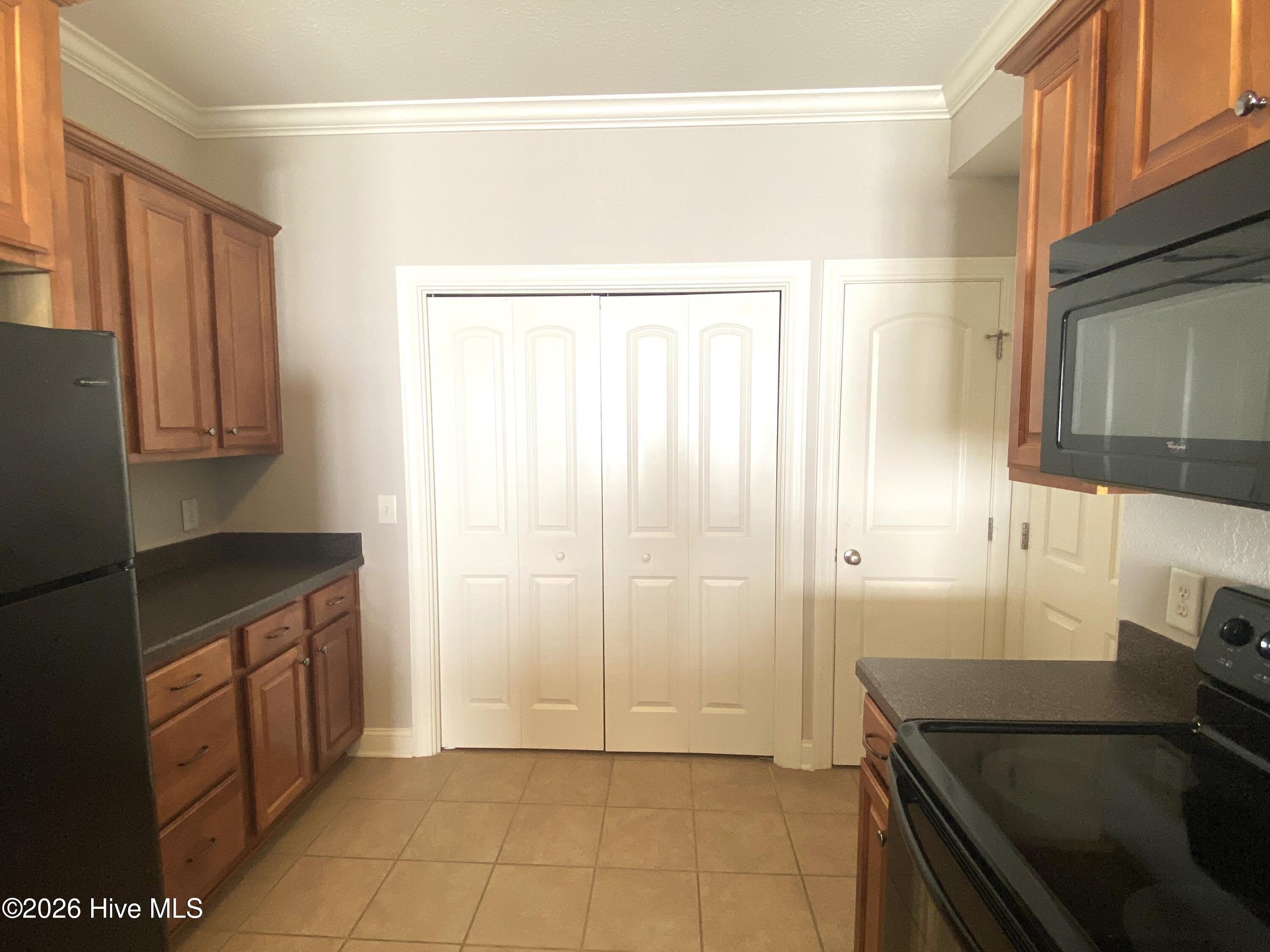 2044 Cambria Drive – photo 5