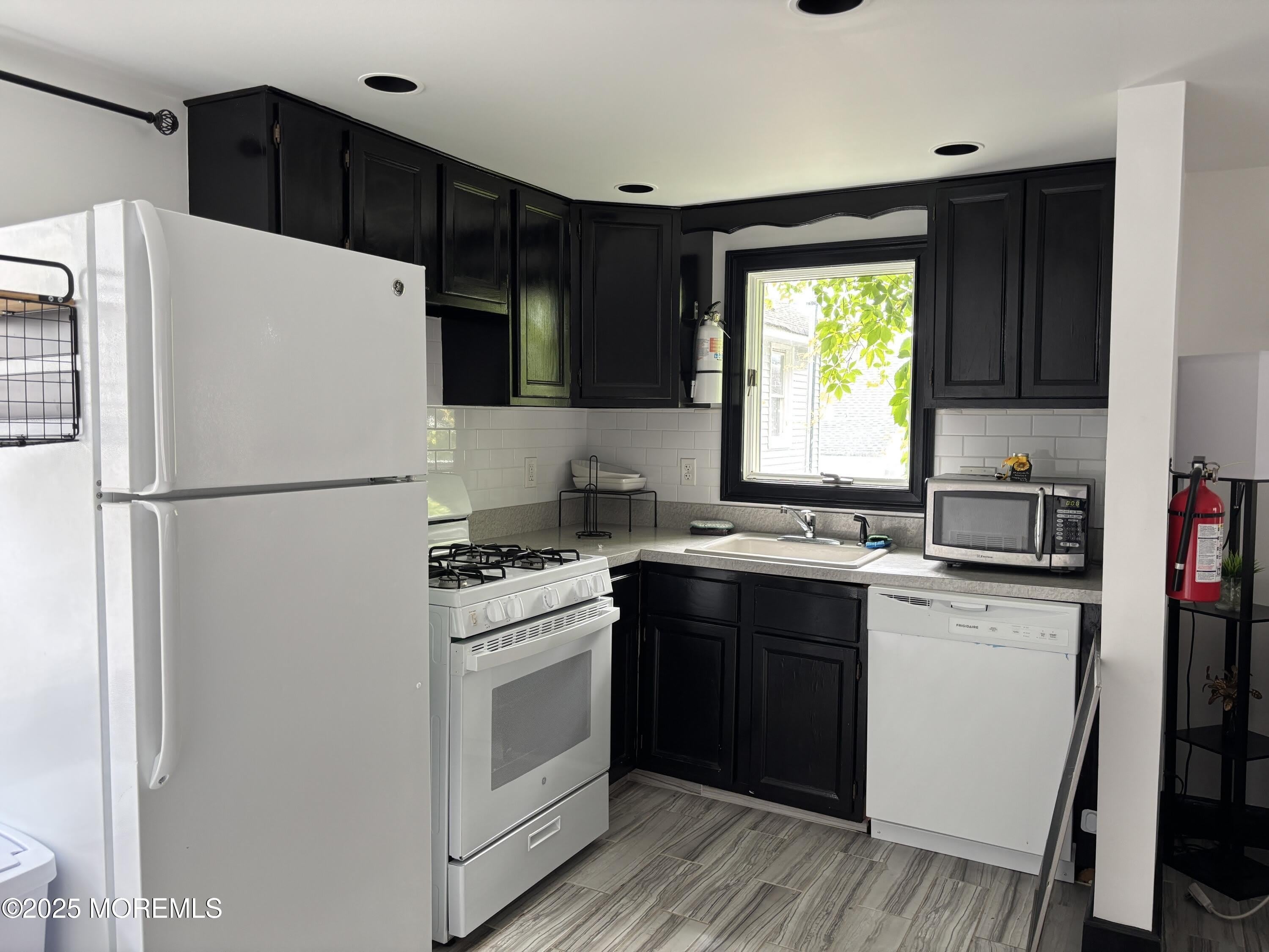 410 Burlington Avenue – photo 4