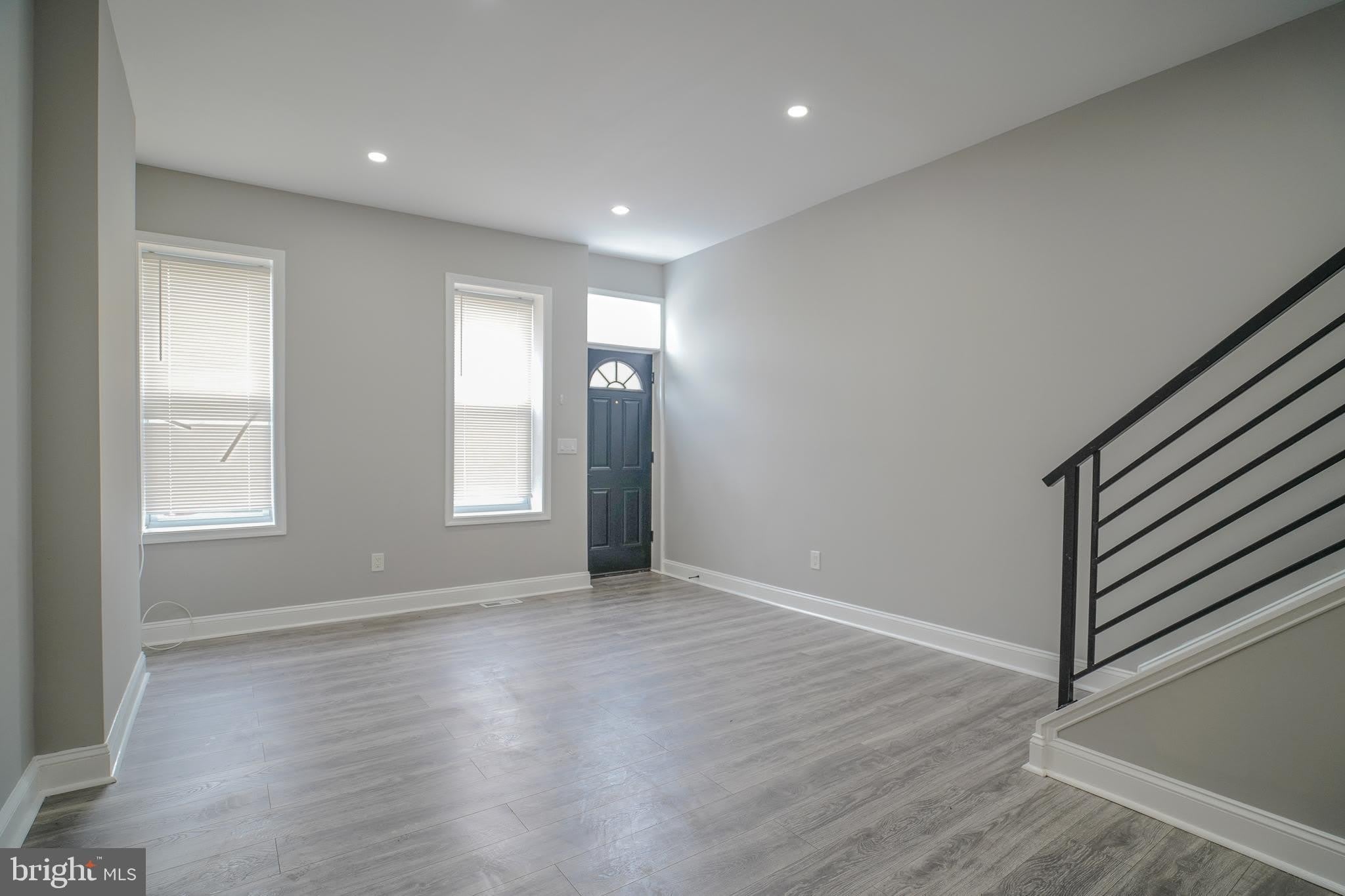 1535 W SELTZER Street – photo 4