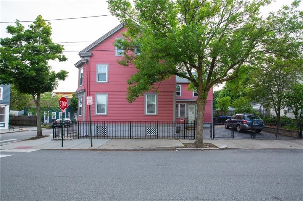 185 Carpenter Street – photo 2
