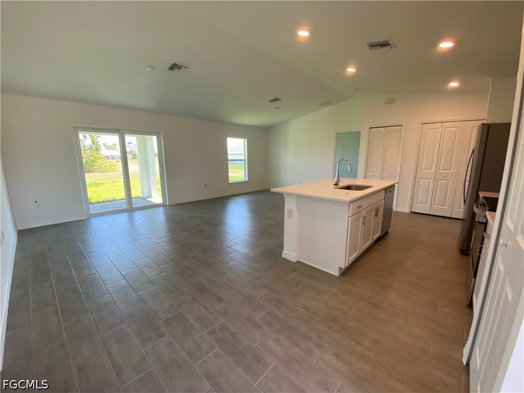 1906 Jacaranda Parkway W – photo 4