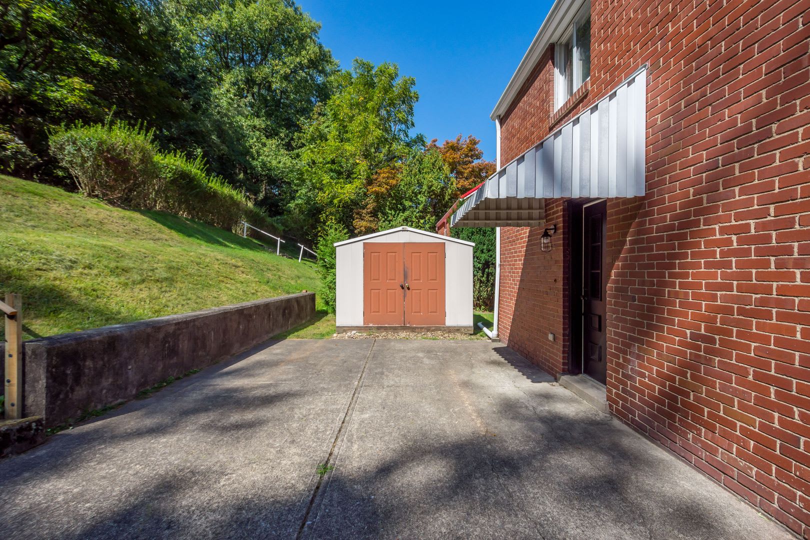 AVAILABLE OCT 1ST!! RENOVATED 3-BEDROOM PENN HILLS!! – photo 5