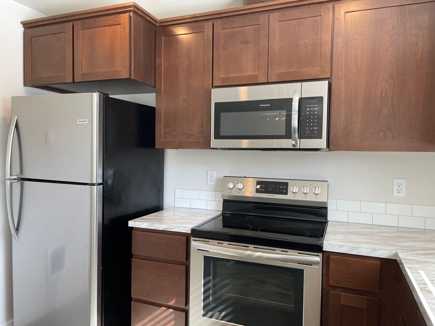 C221 Daybreak Gardens Apartments – photo 2