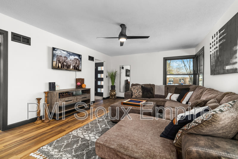 1303 S Center Ave. – photo 2