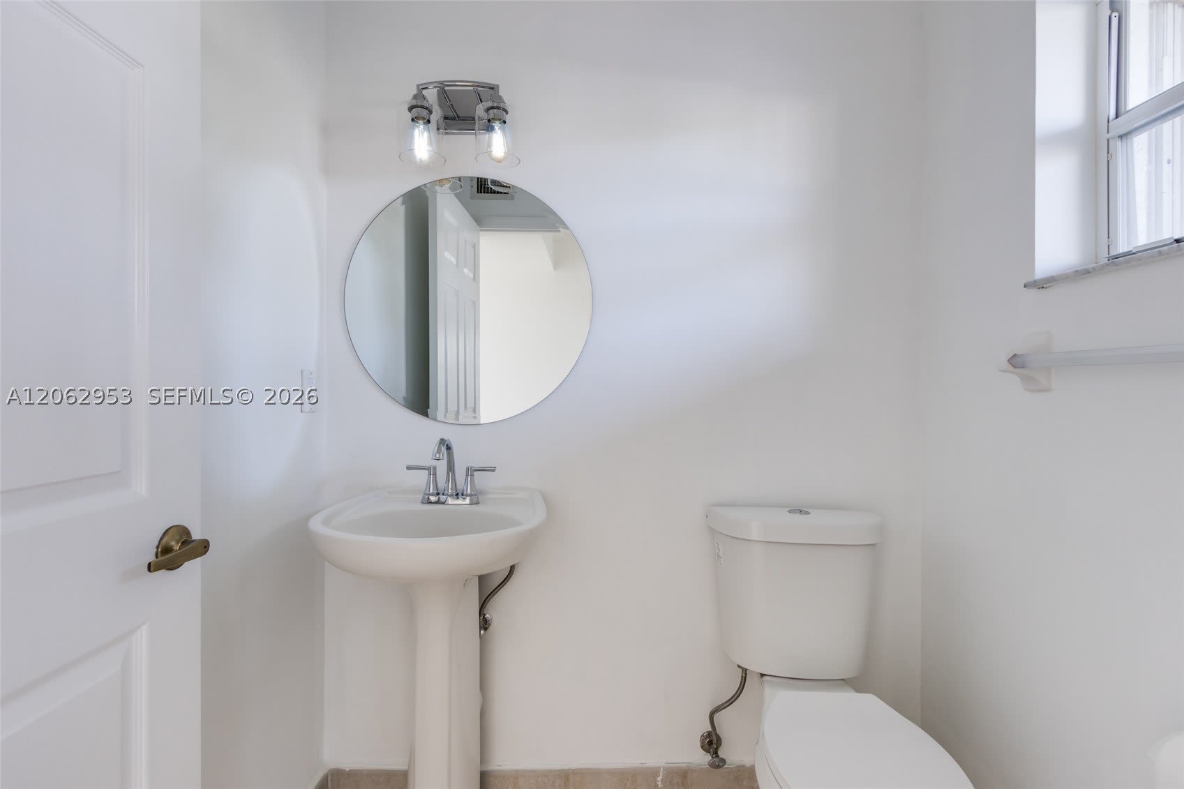 1540 N Trafalgar Cir – photo 5