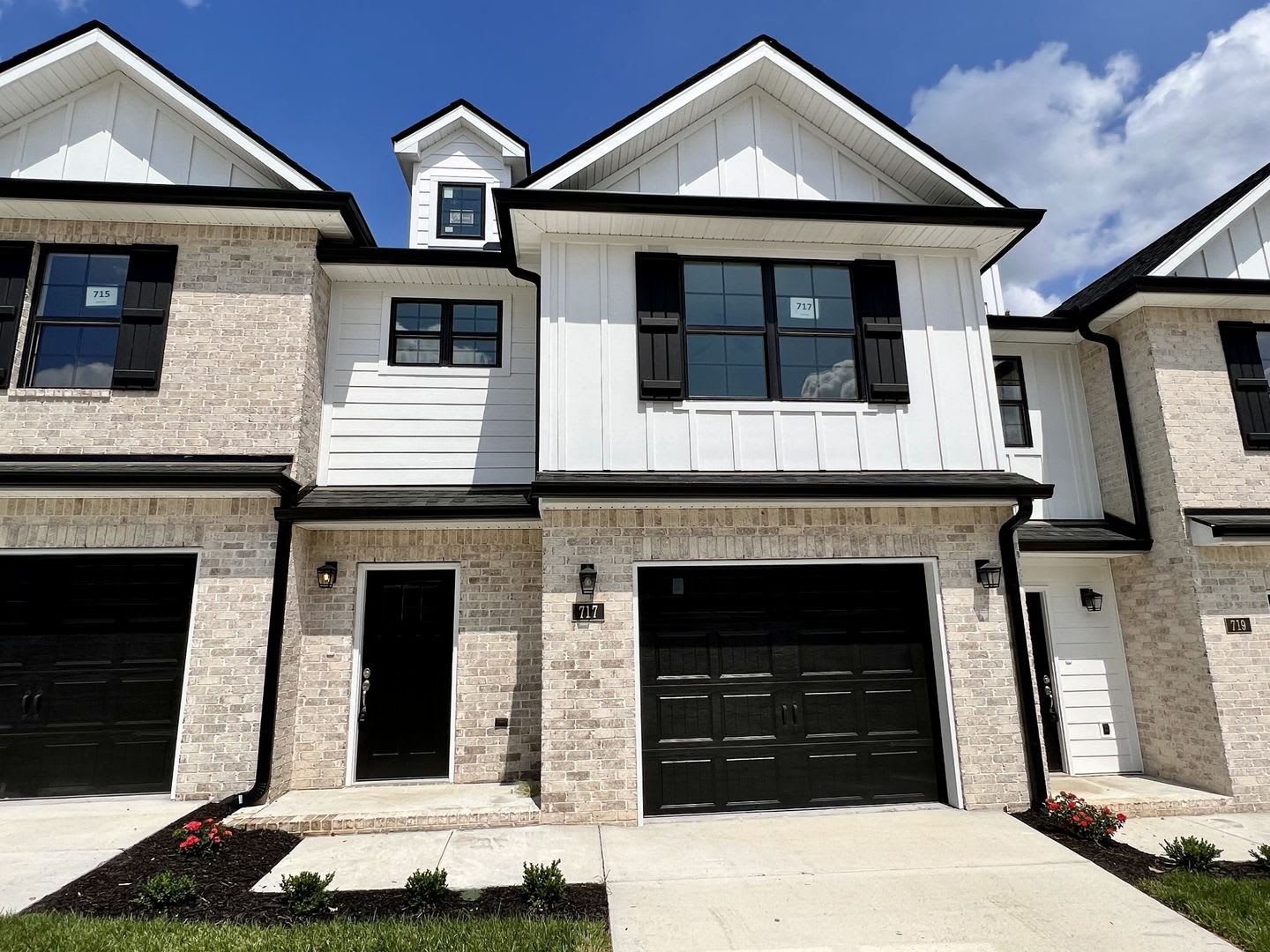 For Lease – photo 1