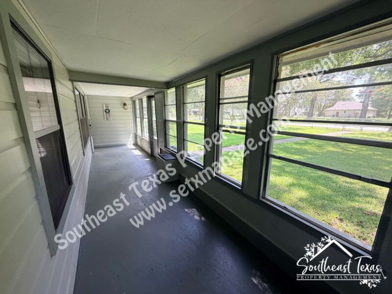 1295 Archie Street – photo 4