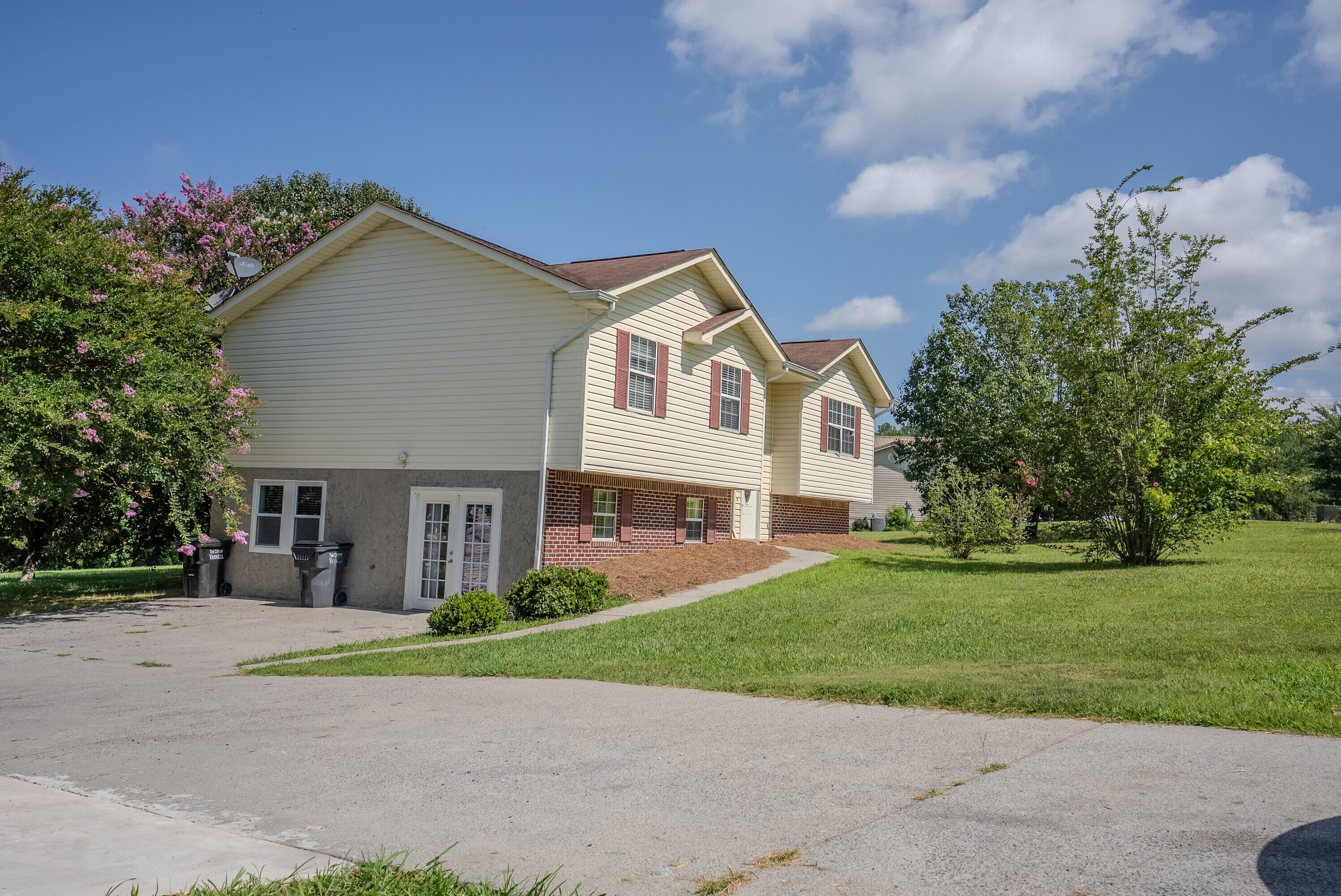 1433 Dustin Drive – photo 1