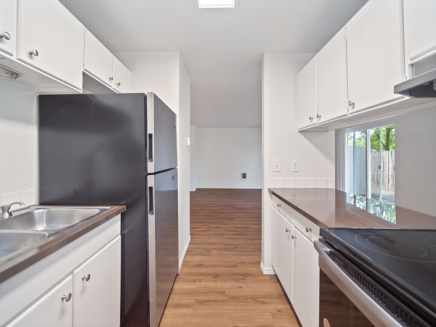 RENOVATED 1BD/1BA MILLWOOD APARTMENT – photo 2