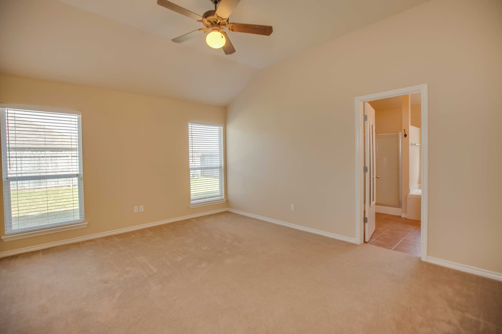 7517 Fort Griffen 3 bed/ 2bath! $2195/Month – photo 5