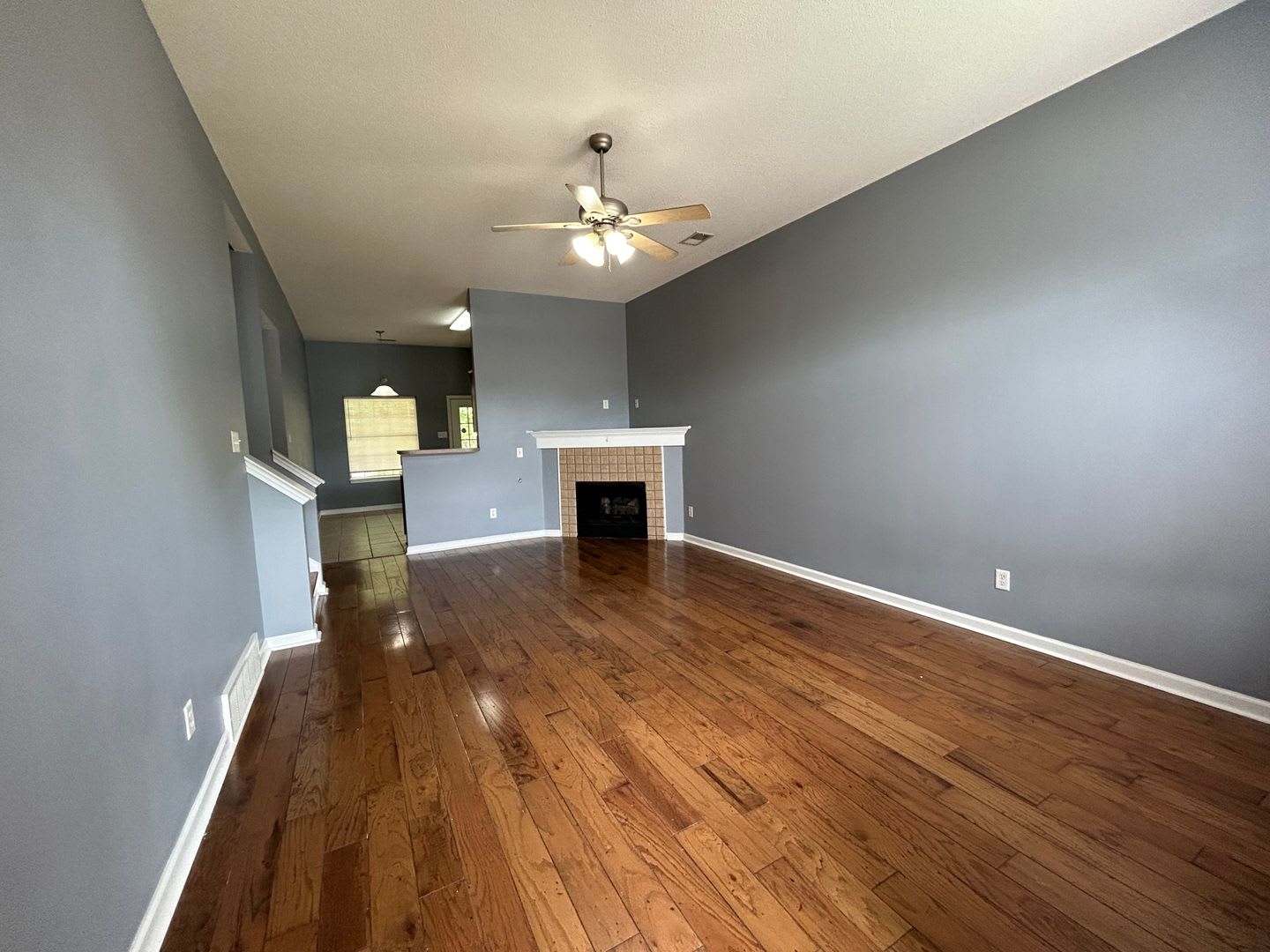 3BR/2.5BA near Shelby Farms. No CARPET! Small pets allowed. – photo 4