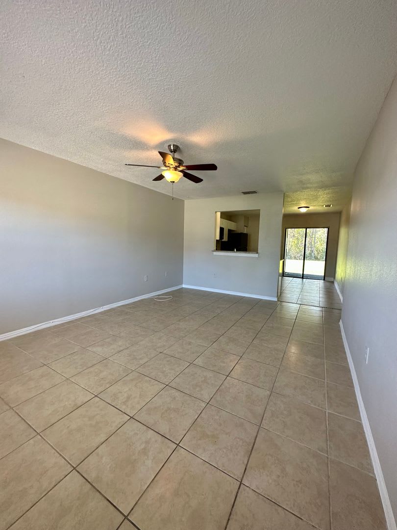 Charming 2-Bed, 2-Bath Home with Screened Lanai in Kissimmee! – photo 4