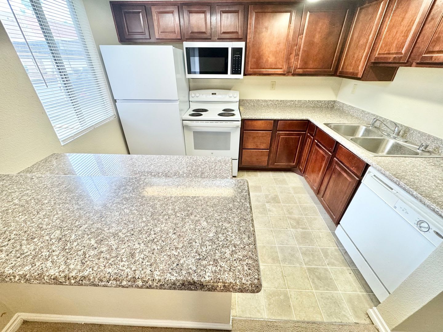 Spacious Condo in a Gated Central Las Vegas Community – photo 5