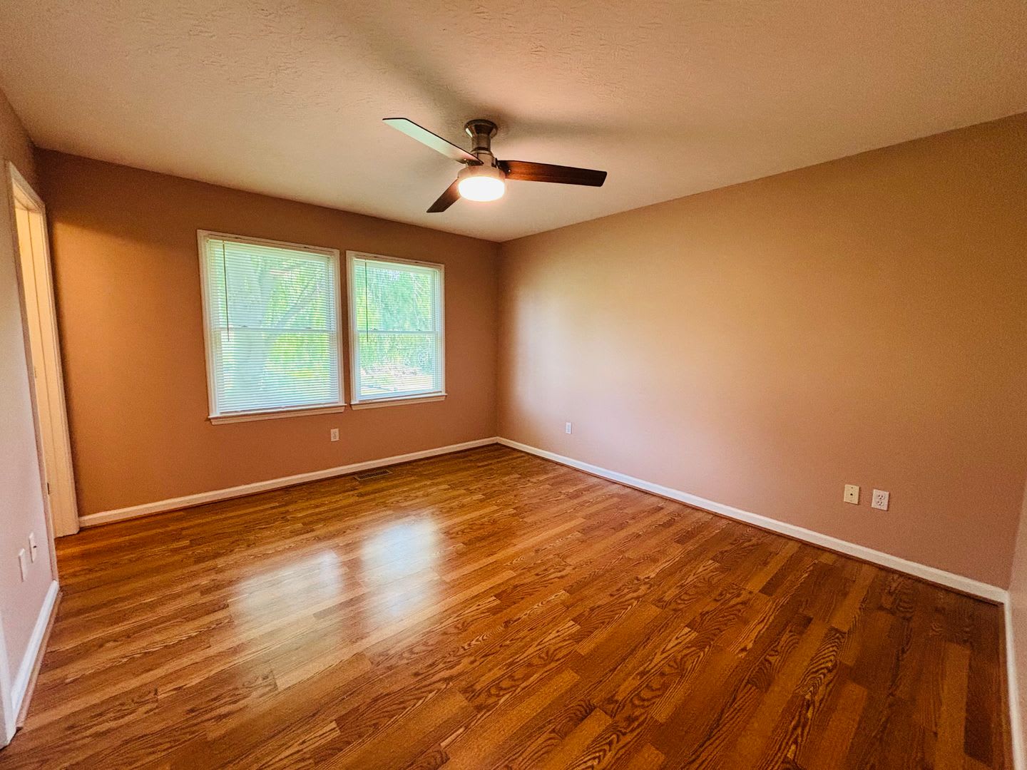 3 Bedroom 2 Bath House with 2 Car Garage – photo 4