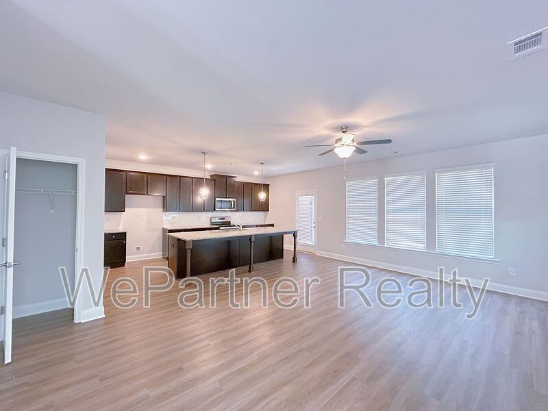 2586 Mills Commons Dr – photo 4