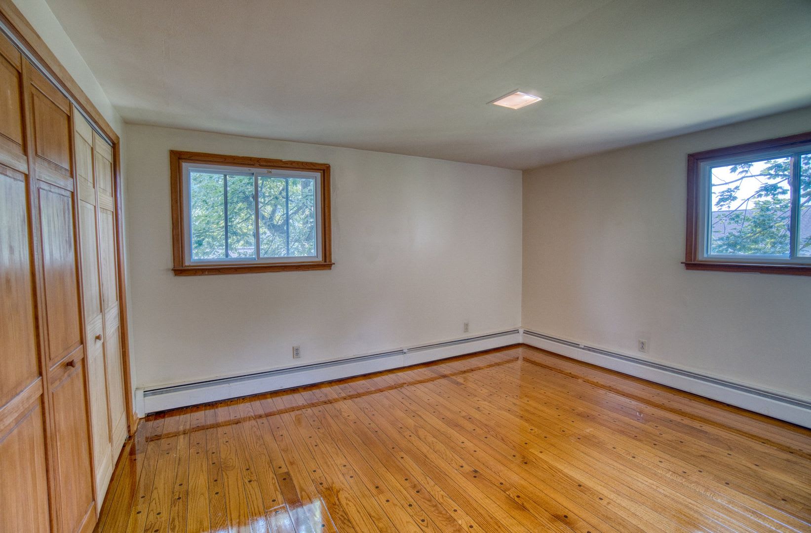 204 Jerome Available 7 1 27 Beautiful 5 Bedroom Single Family Home With Private Backyard And Back Porch – photo 5