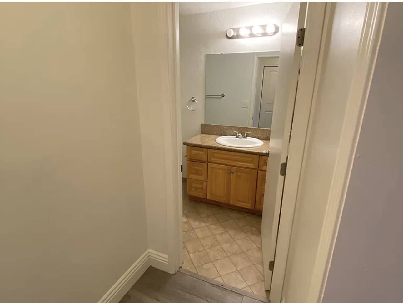 15139 Erwin St – photo 1
