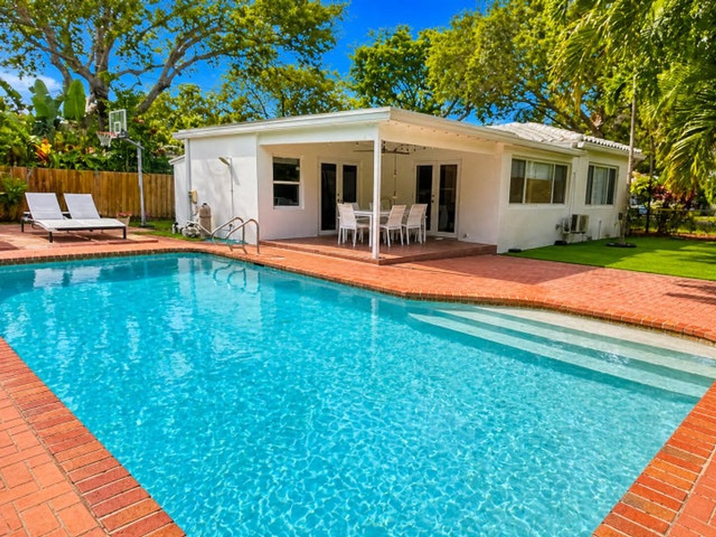 800 SE 11TH Court, Fort Lauderdale, FL 33316 – photo 1