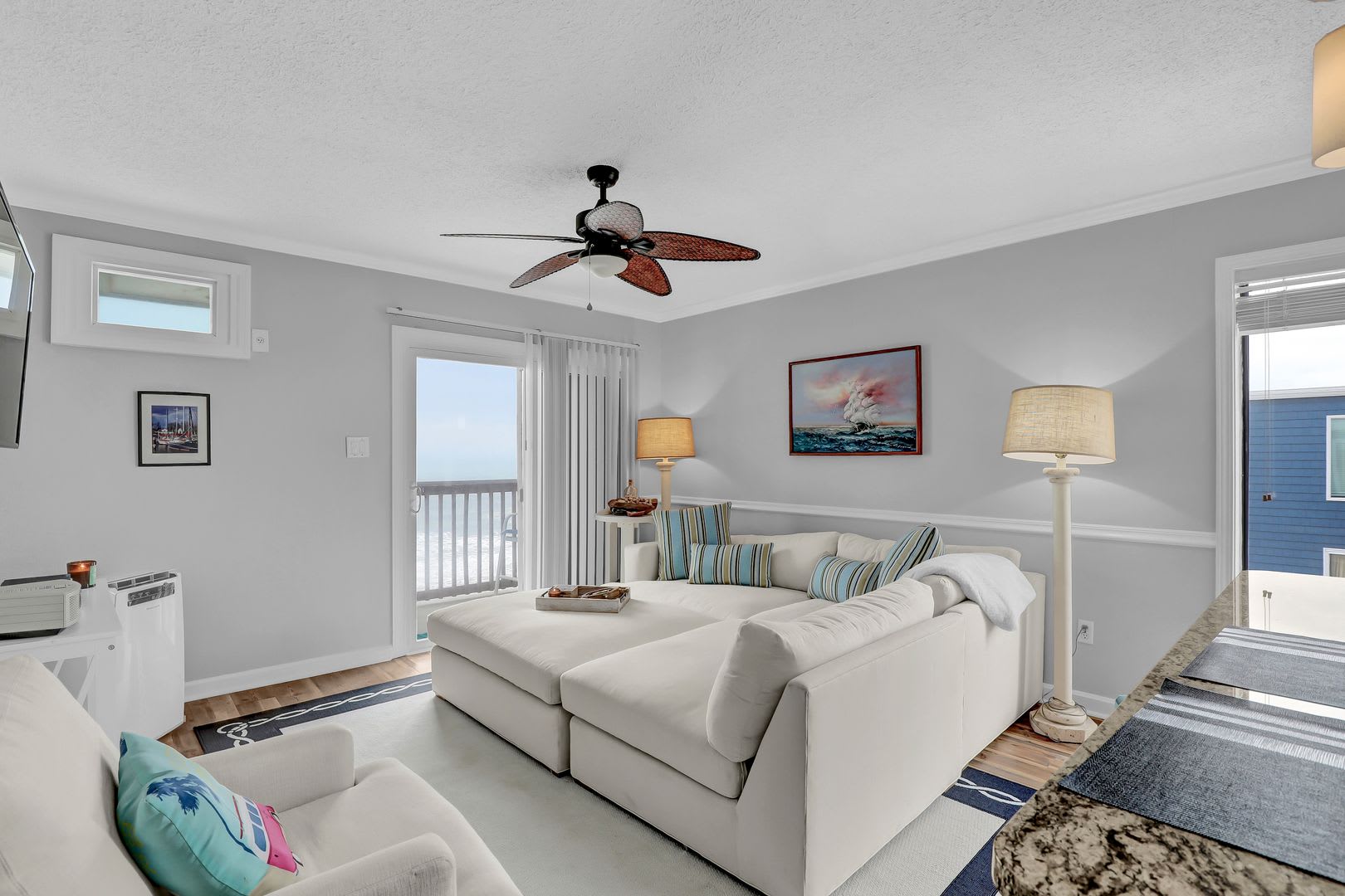 Captain's Quarters – Oceanfront Condo – photo 1
