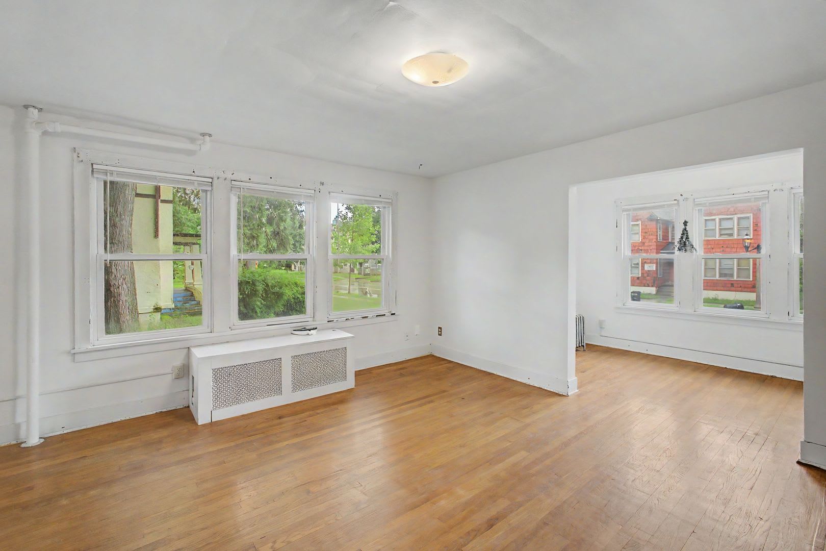 Charming & Convenient 2 Bedroom Near UIUC – Great Location! – photo 3