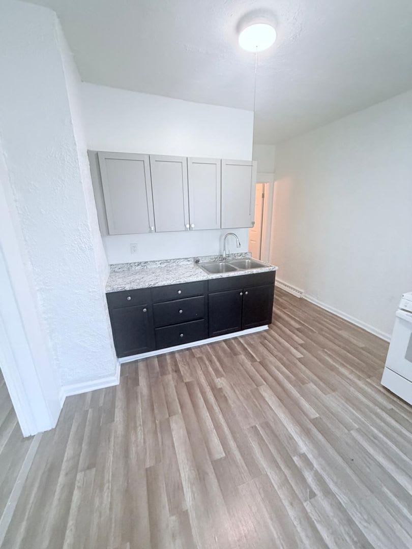 4438 Pearl Rd – photo 2
