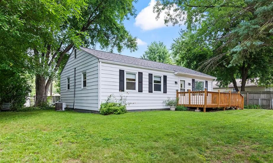 9 Claire Drive – photo 1