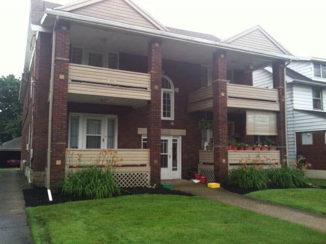 207 E. Broadway – photo 1
