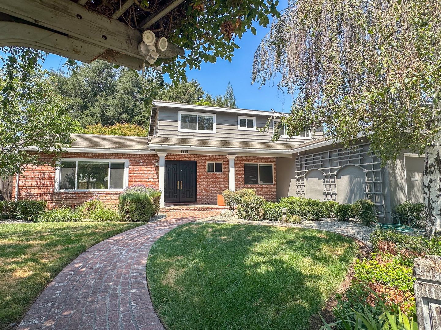 Lovely Willow Glen Home with beautiful yard! – photo 1