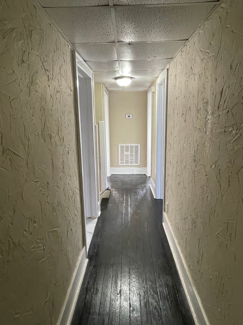 Newly Renovated Three Bedroom One Bath Upstairs Apartment – photo 4