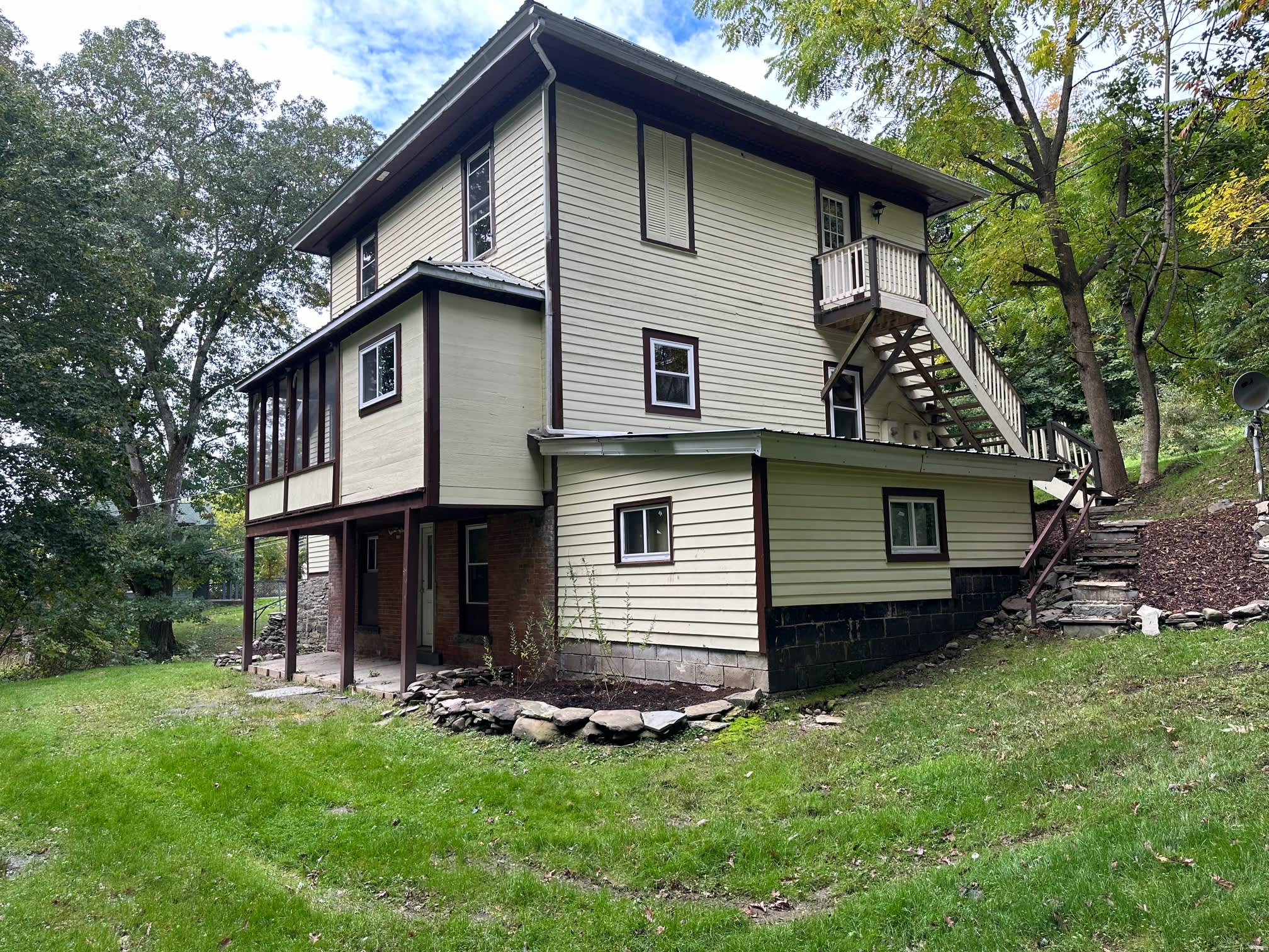 318 E Main St – photo 2