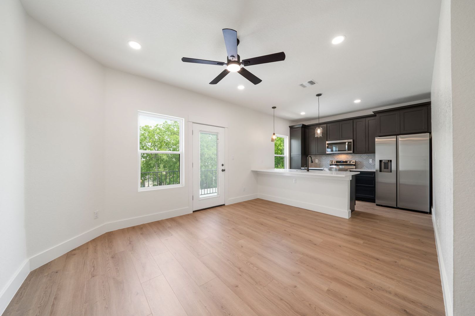 Room in 3 Bedroom Home at Princeton Ave – photo 3