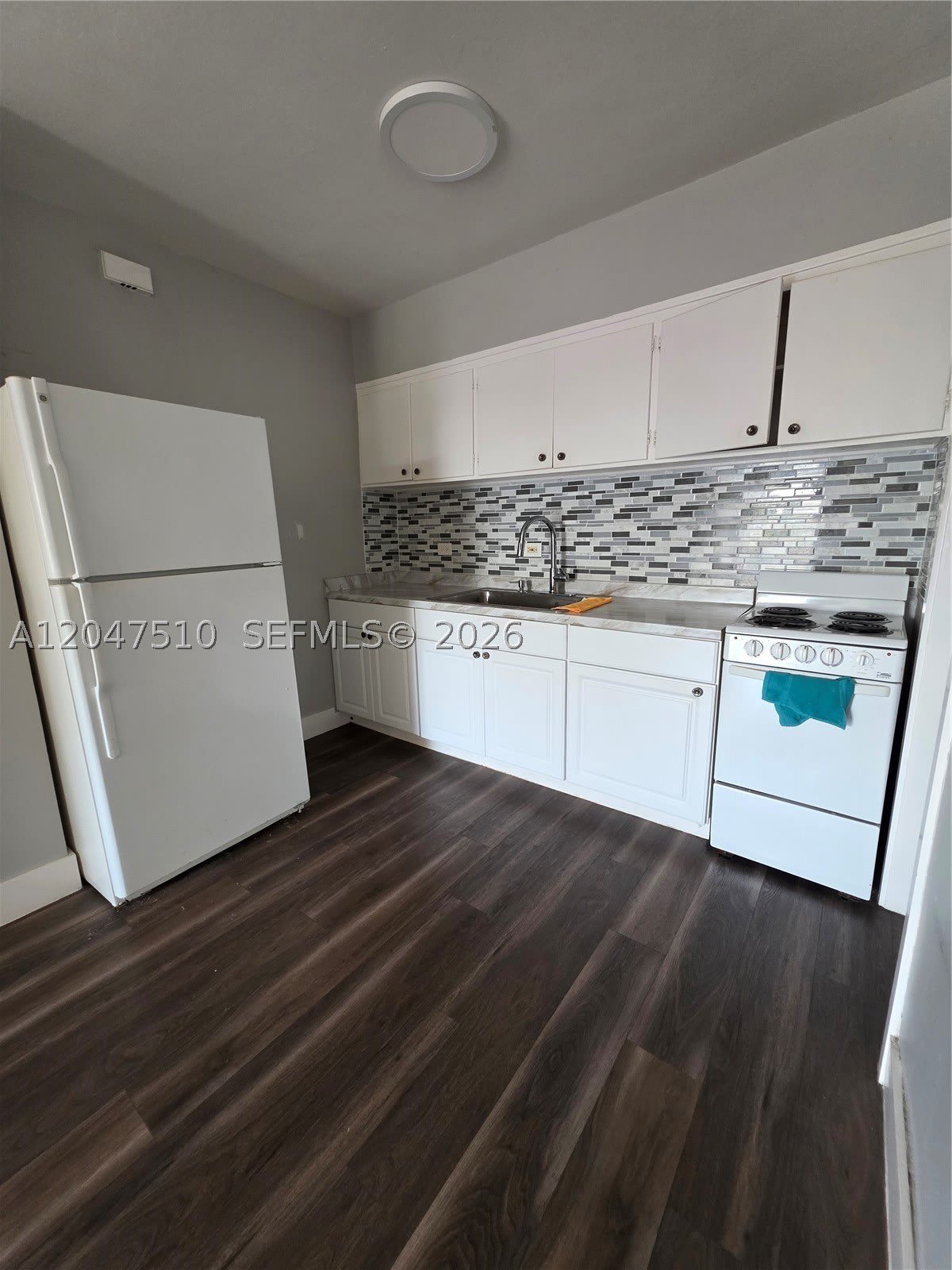 15 Esplanade Dr – photo 1