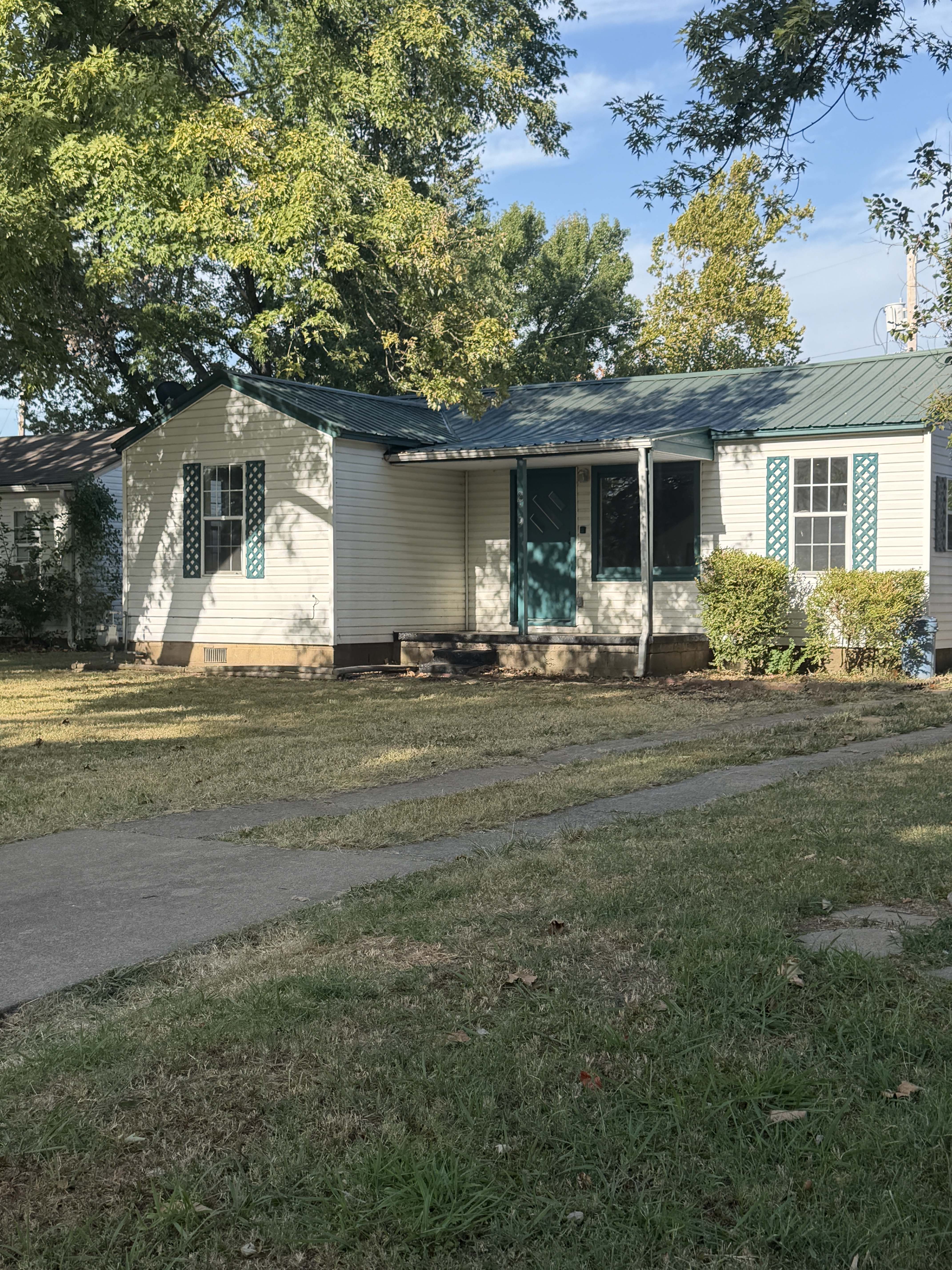 219 S Hereford Ave – photo 1