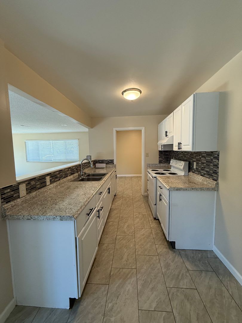 LARGE CORNER LOT HOME – photo 3
