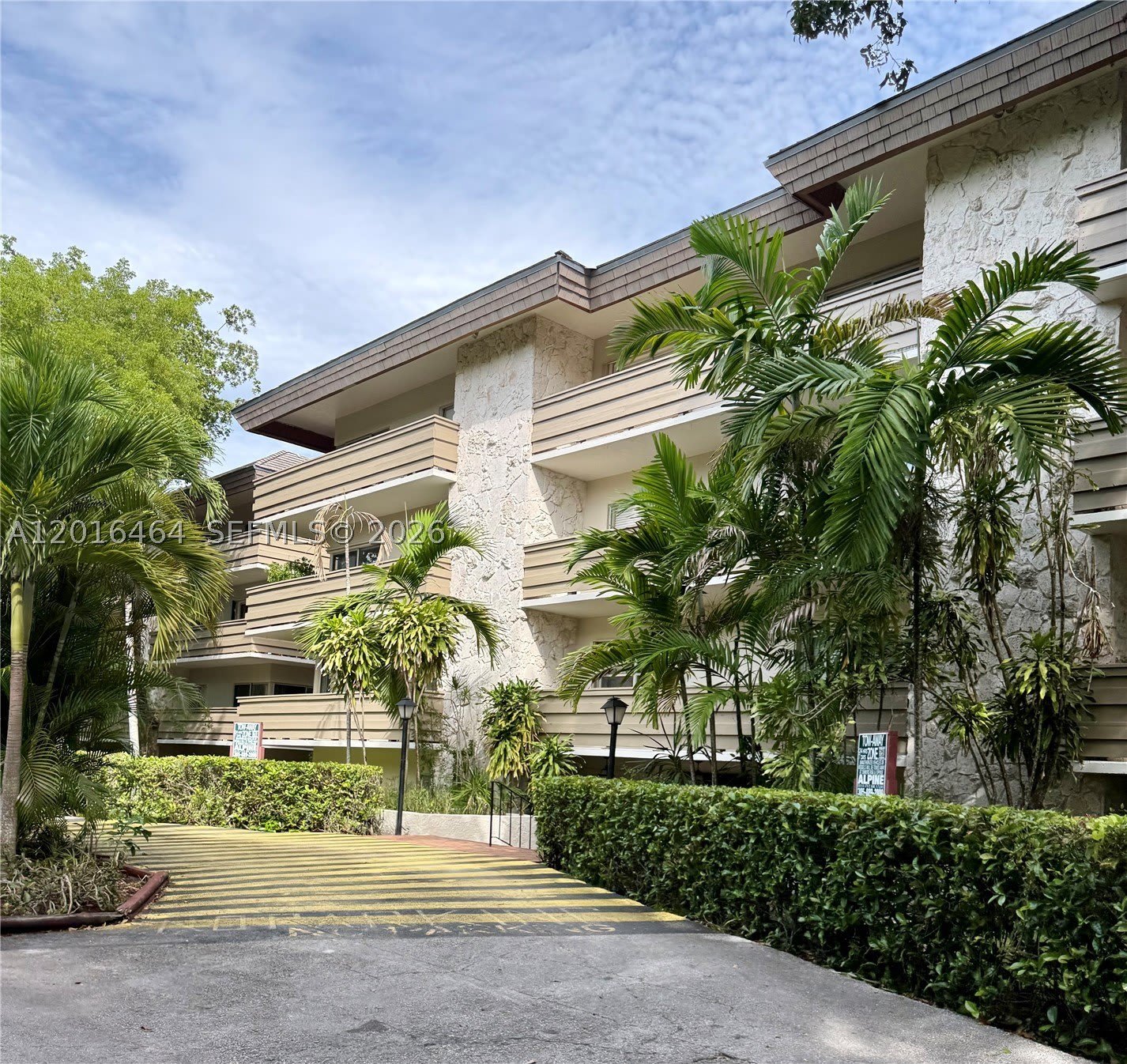 1205 Mariposa Ave – photo 1