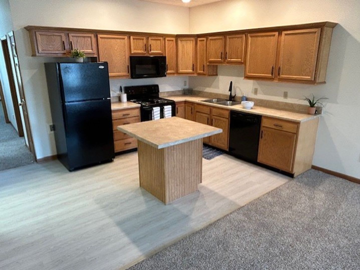 Quiet Neighborhood Troy Oh 2 Bedroom Ranch Condo With Attached Garage – photo 2