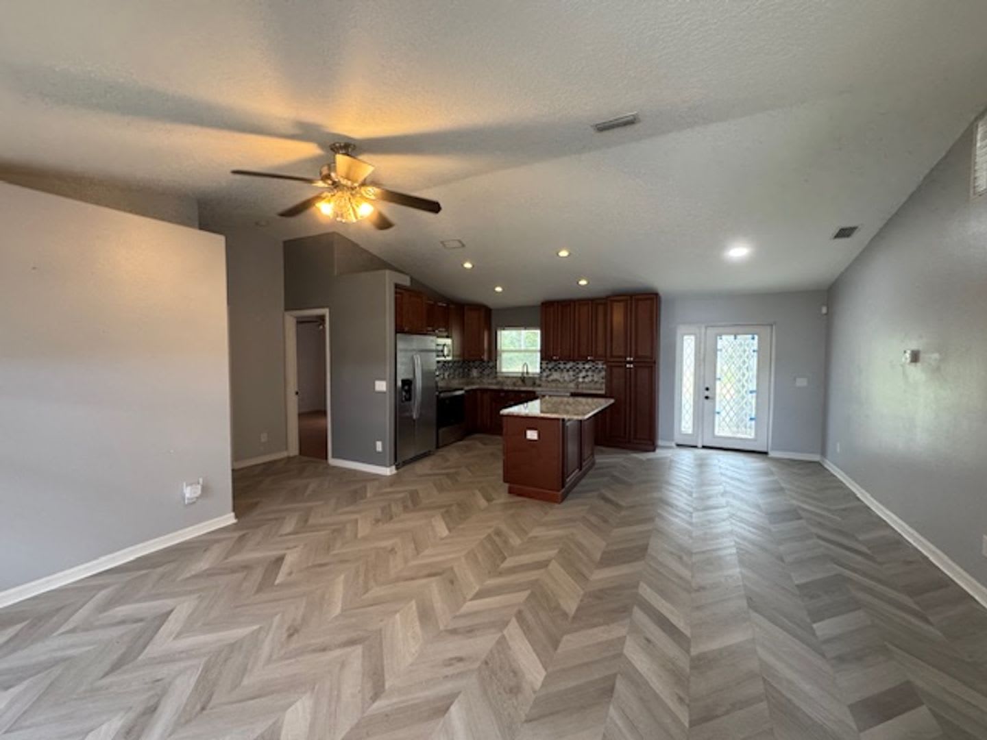 Beautiful, open concept, split plan, 3-bedroom, 2 bath, 2 car garage with screened in patio home. – photo 5
