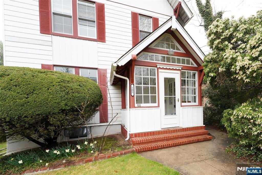 105 E Palisade Avenue – photo 2