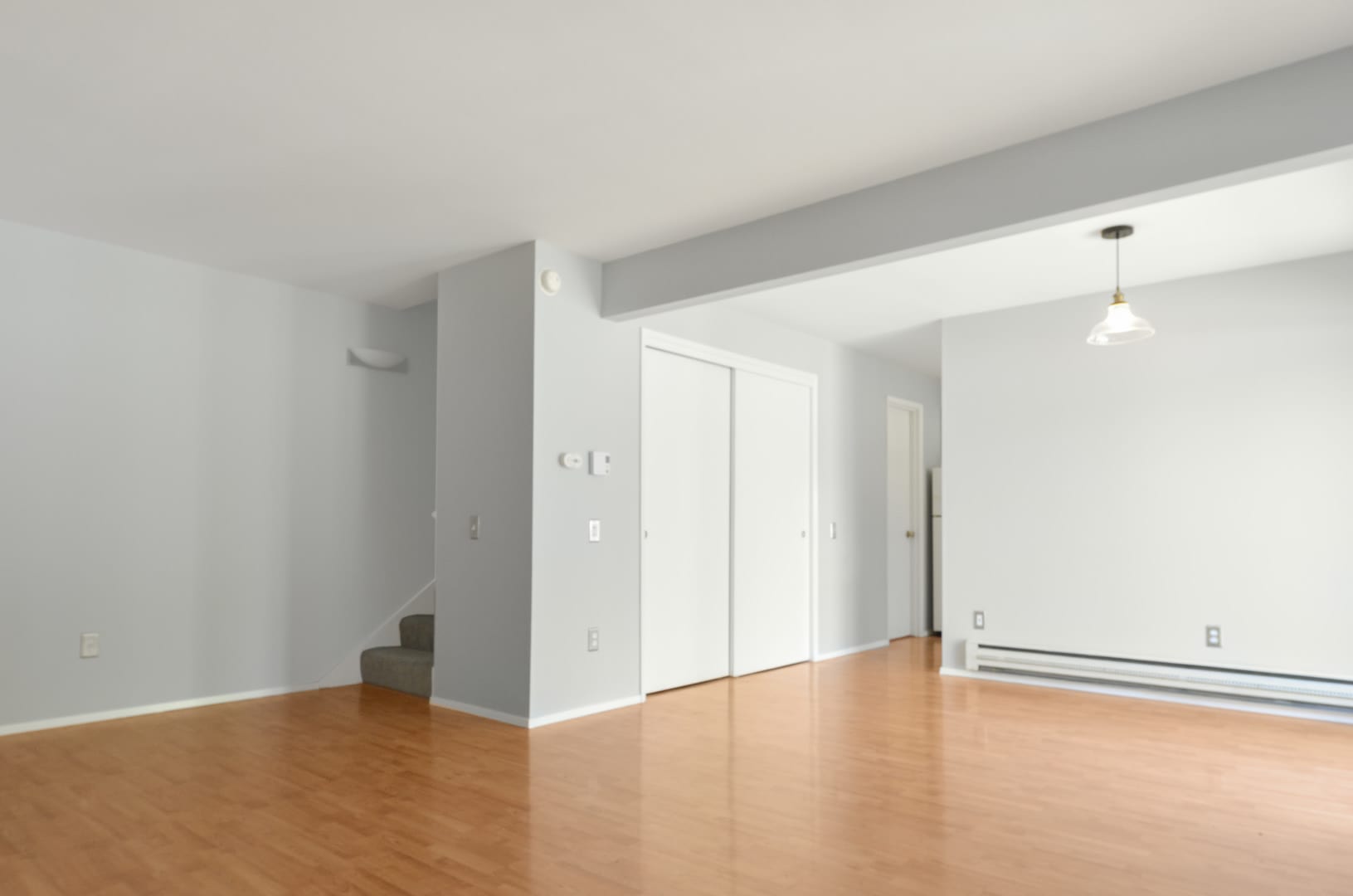 Lovely end unit at Newport Townhomes! – photo 3
