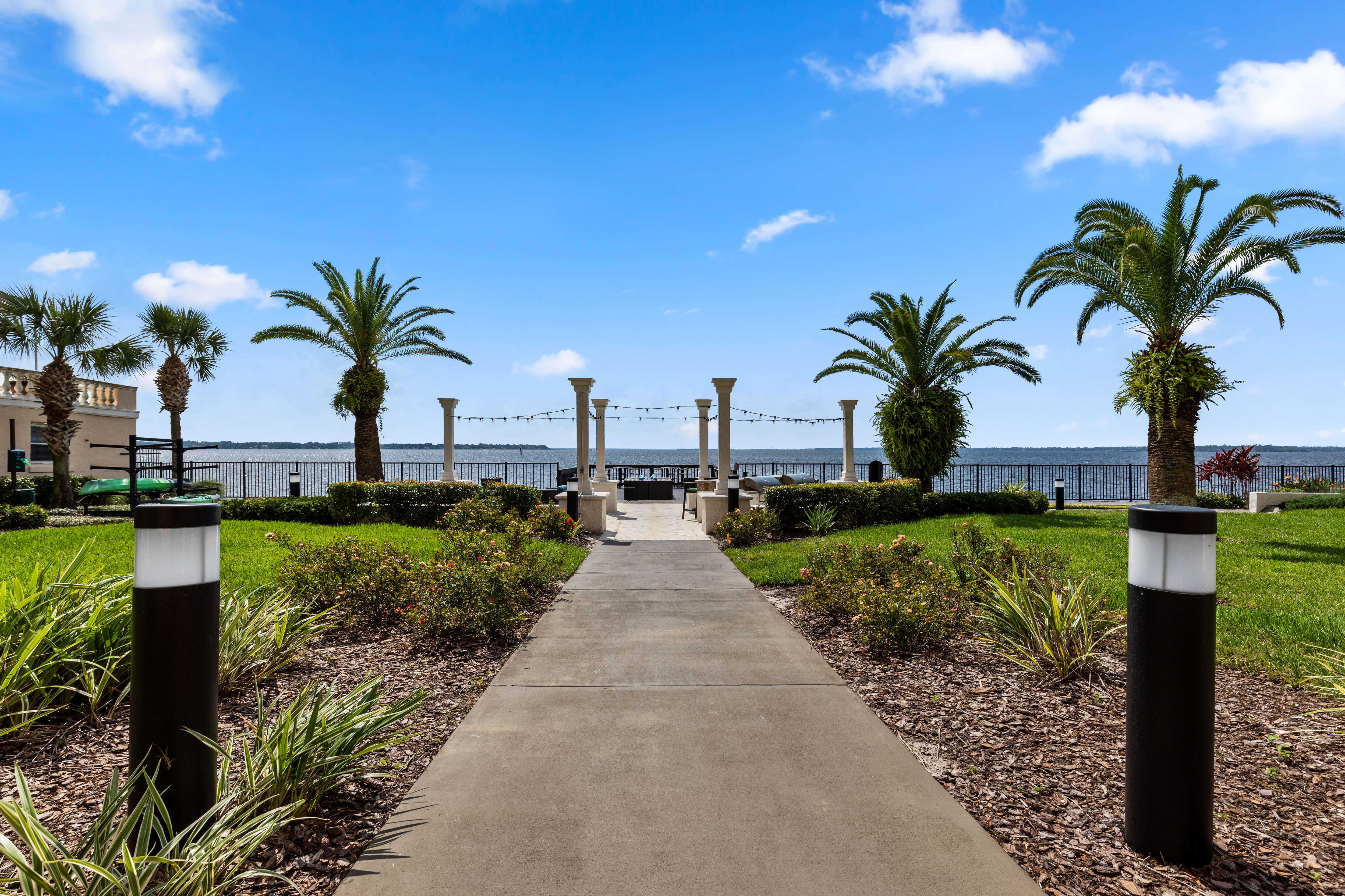 2054 Riverside – photo 2