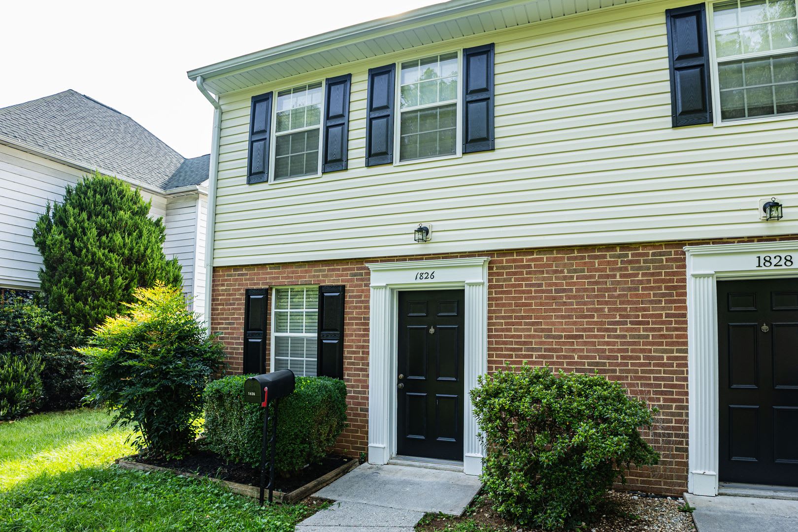 New Listing! – photo 4