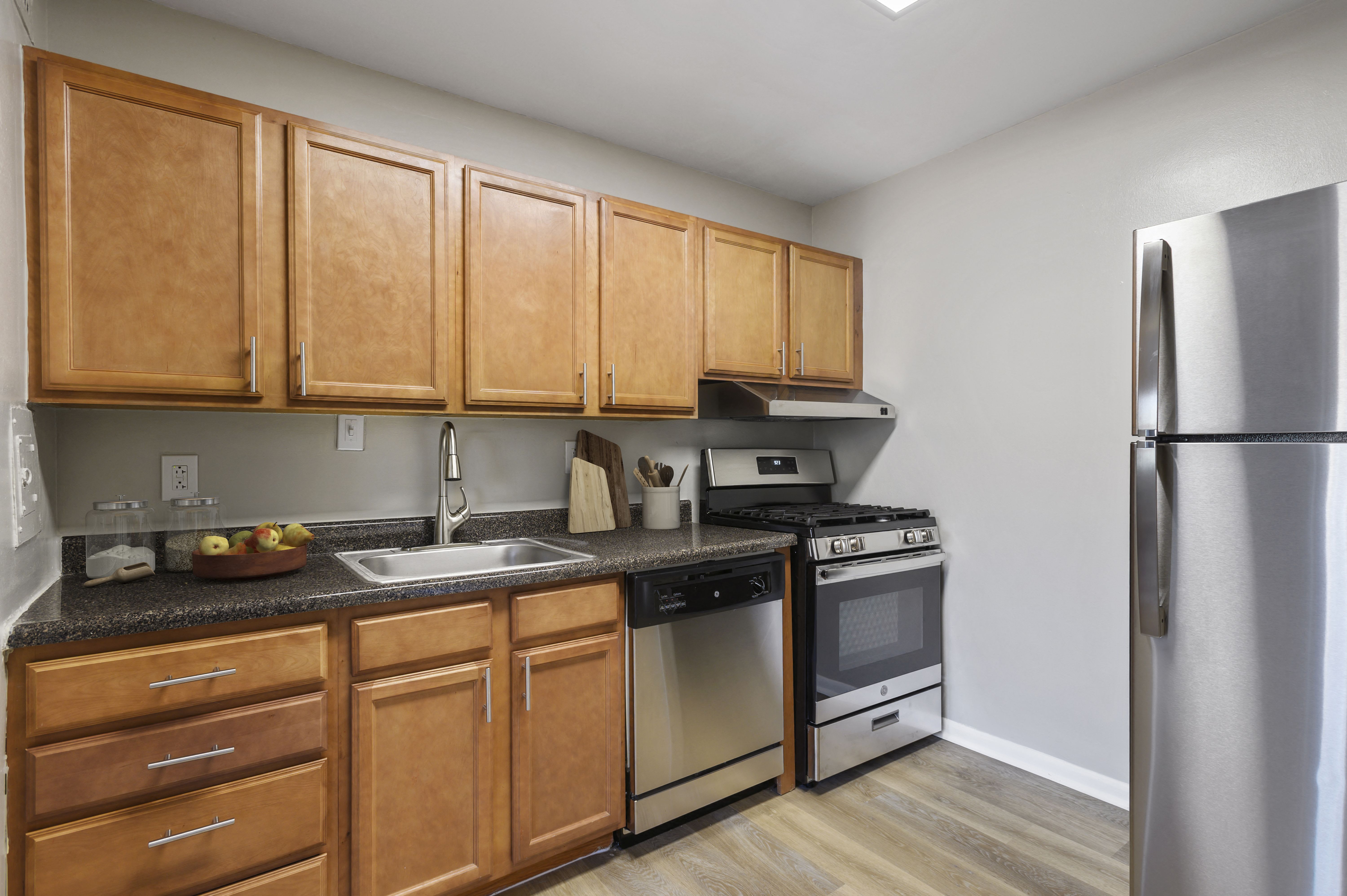 Earle Manor Apartments – photo 3