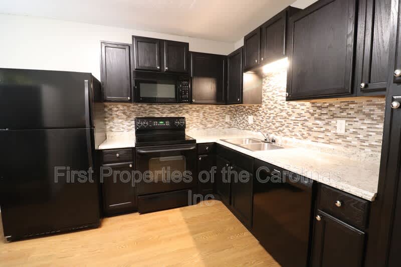 1472 Riverwood Court – photo 2